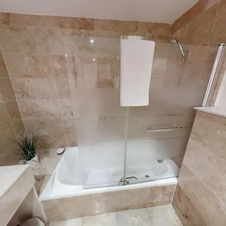 Fine Duplex With Stunning Sea Views 公寓 马尔韦利亚